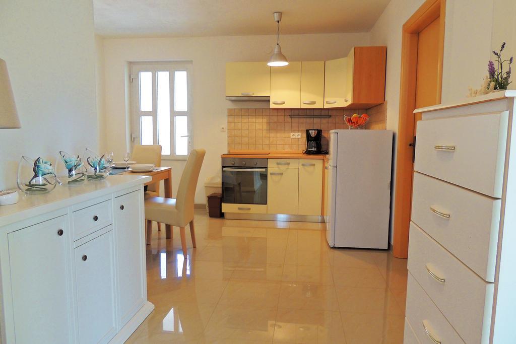 Private Accommodation Kirincic Vrh  Экстерьер фото
