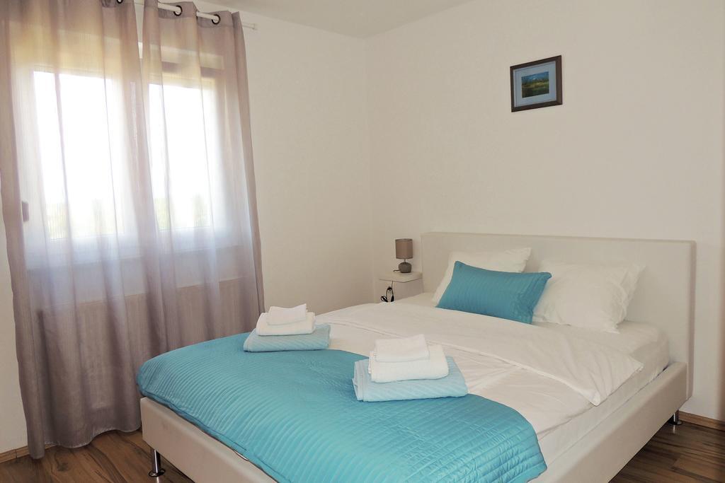 Private Accommodation Kirincic Vrh  Экстерьер фото