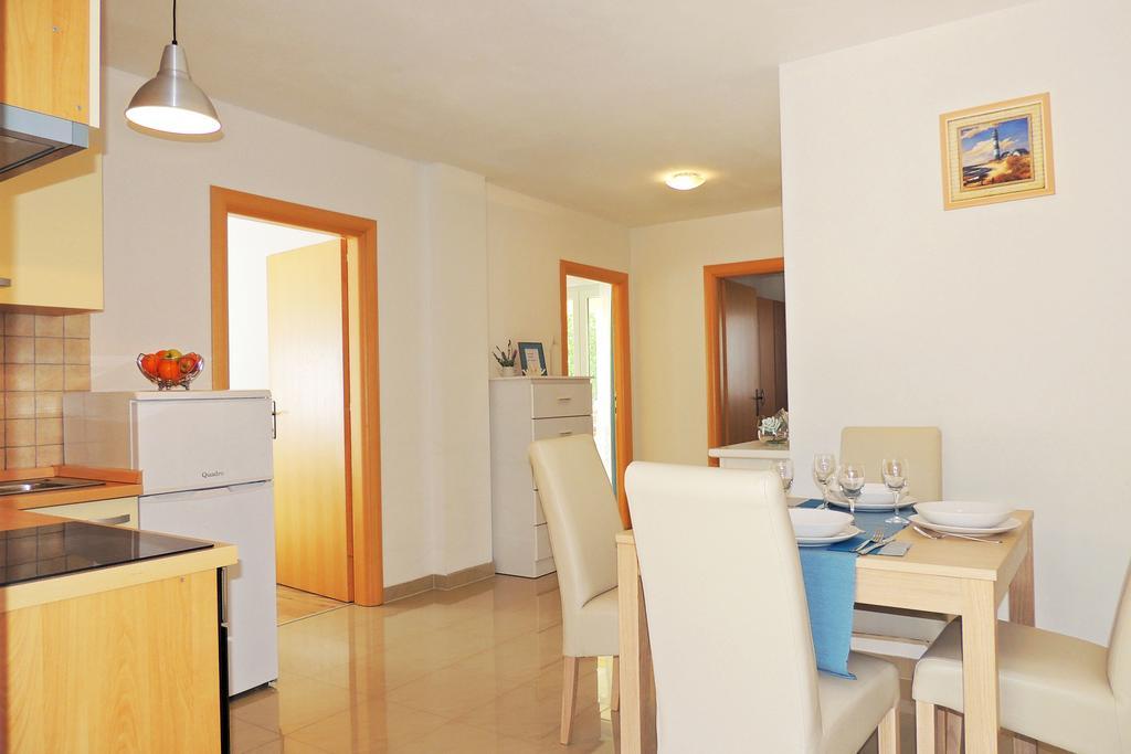 Private Accommodation Kirincic Vrh  Экстерьер фото